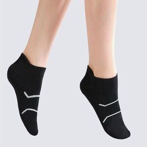 17. NEW IN BOX Women’s 6 Pack Feinyee Ankle Socks